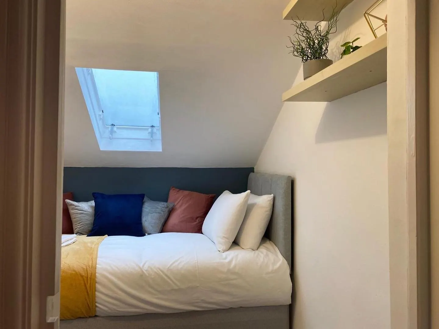 Stylish 2Br Getaway Near Bath'S Best Spots!